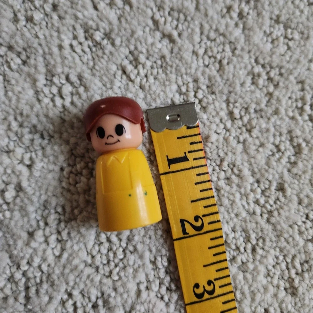 Vintage Fisher Price Little People Girl Yellow Dress Brown Hair Weighted Base‎